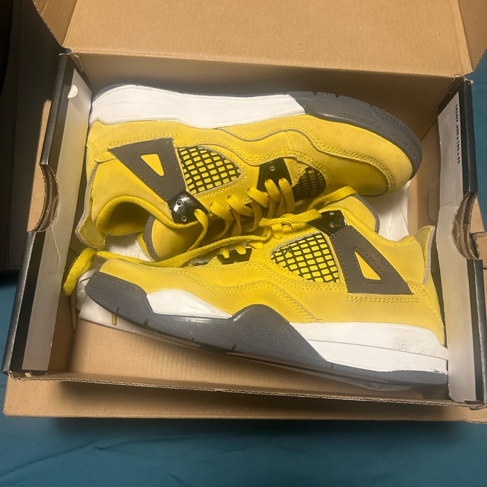 Jordan 4 - Picture 9 of 10